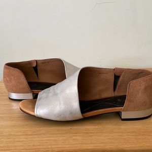 🇮🇹 Geox Open-Toed Asymmetrical Silver and Tan Leather and Suede Shoes, Size 7